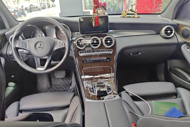 Used Mercedes-Benz GLC 2019 GLC 260 L 4MATIC Dynamic Model