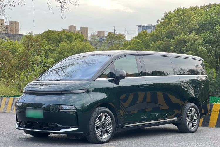 Used Geely Galaxy LEVC L380 2024 140-Degree 6-Seater All-Wheel-Drive Ultra