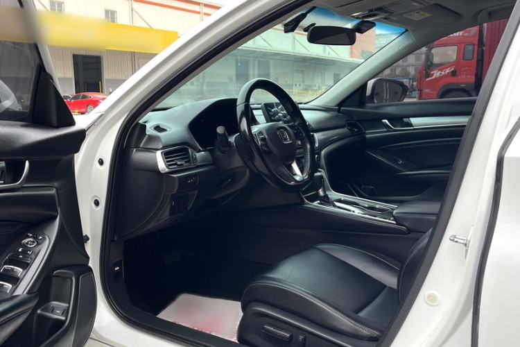 Used Honda Accord 2018 260TURBO Elite Edition China VI Interior 2