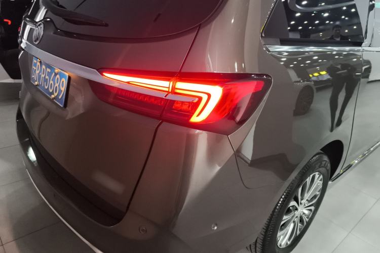 Used Buick GL8 2023 Land Business Class Smart Deluxe Model Right Rear Taillight