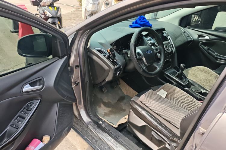 Used Ford Focus 2012 Sedan 1.6L Manual Fashion Edition
