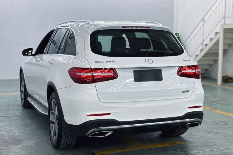 Used Mercedes-Benz GLC 2017 GLC 260 4MATIC Luxury Model Exterior 3