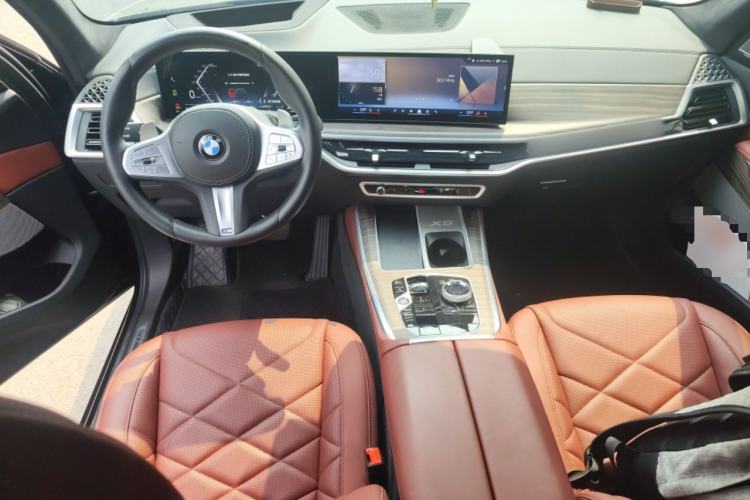 Used BMW X5 2023 xDrive 40Li M Sport Night Edition Package Center Console