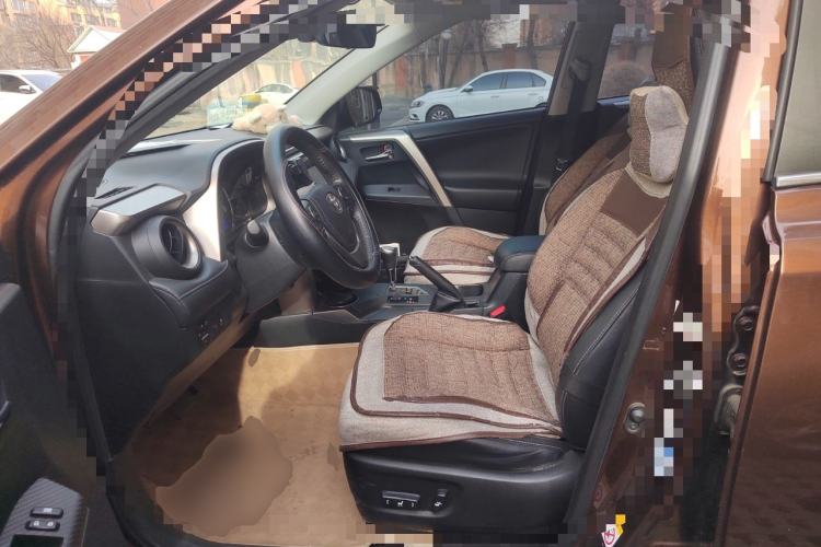 Used Toyota RAV4 2015 2.0L CVT 4x4 Trend Edition Left Front Seat