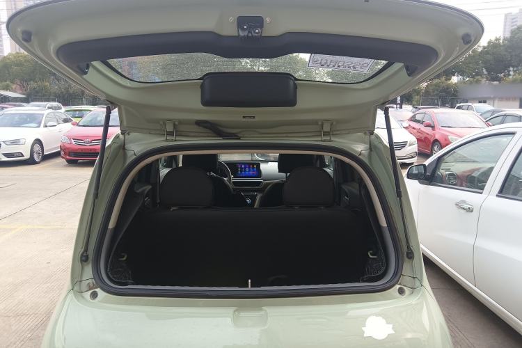 Used ORA White Cat 2022 Upgraded Model 305km Comfort Version Lithium-Ion Battery
