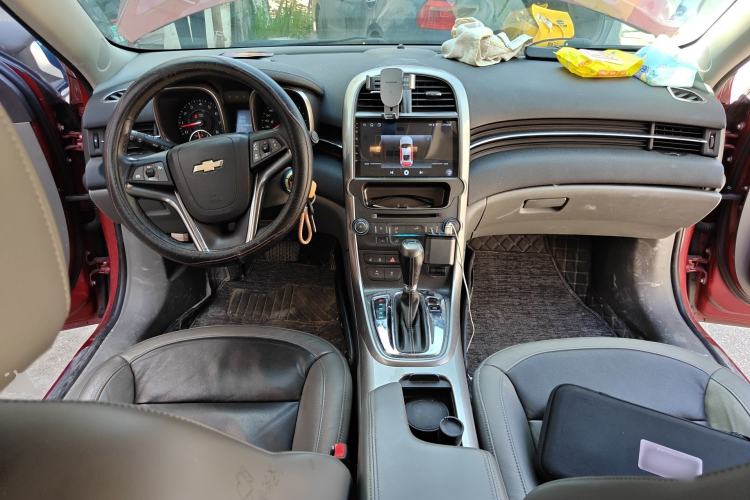 Used Chevrolet Malibu 2014 2.0L Automatic Luxury Edition Center Console