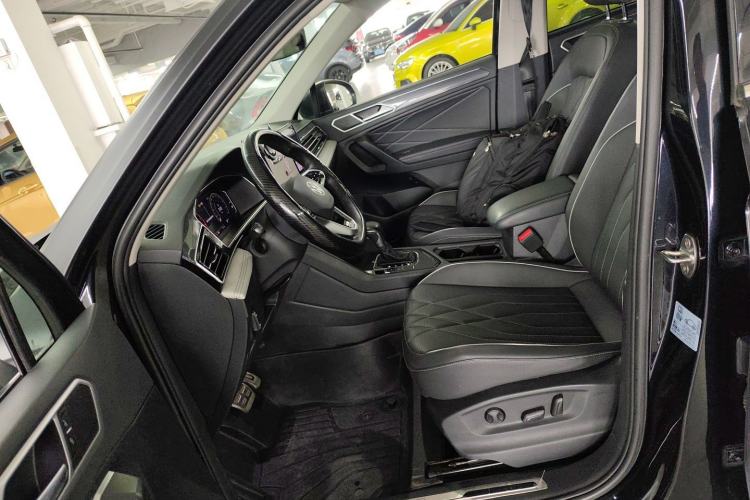 Used Volkswagen Tiguan L 2023 Restyled 330TSI Automatic Two-Wheel Drive R-Line Enhanced Comfort Version Left Front Seat