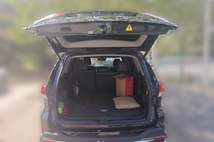 Used Toyota Highlander 2018 2.0T Four-Wheel Drive Luxury Edition 7 Seats China V Emission Standard Trunk