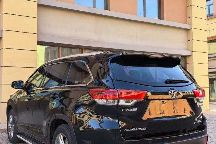 Used Toyota Highlander 2018 2.0T Four-Wheel Drive Luxury Version 7 Seats China VI Standard Exterior 3