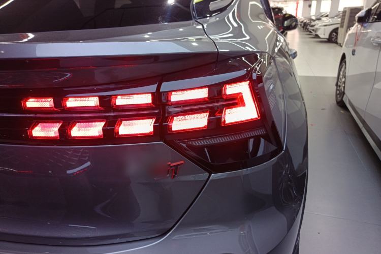 Used Lynk & Co 05 2022 2.0T Two-Wheel Drive Shine Halo
