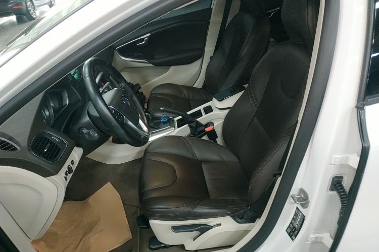 Used Volvo V40 2015 1.6T Zhiyi Edition Left Front Seat