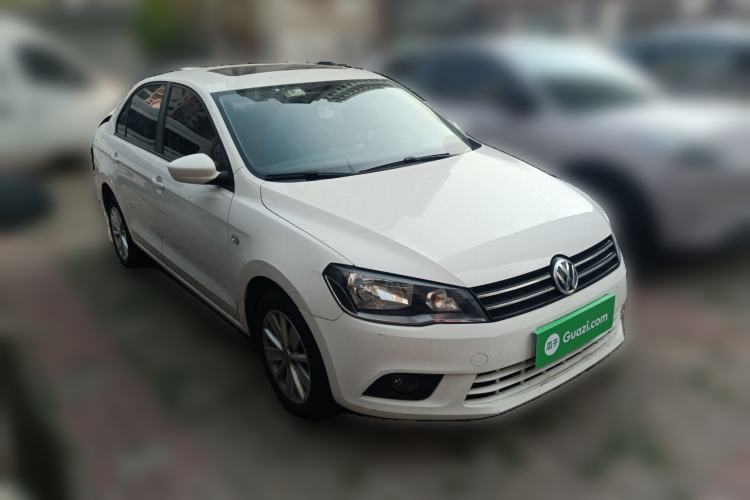 Used Volkswagen Jetta 2015 Value Edition 1.6L Automatic Comfort Version Front Right 45 Deg