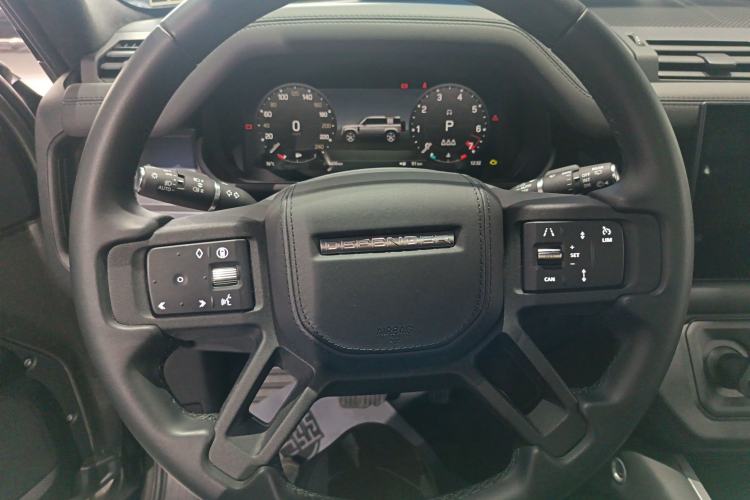 Used Land Rover Defender 2025 110 3.0T P400 – Dynamic HSE Steering Wheel