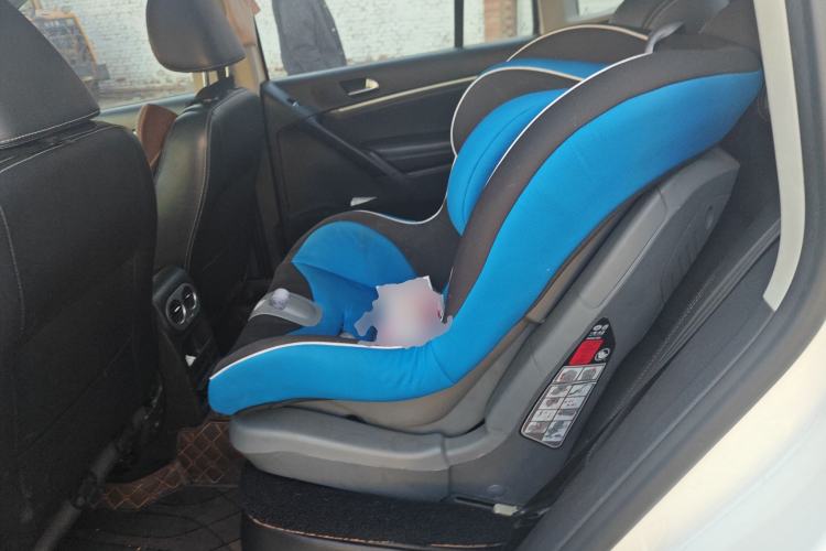 Used Volkswagen Tiguan 2016 280TSI Automatic Two-Wheel Drive Silk Road Comfort Edition Left Rear Seat