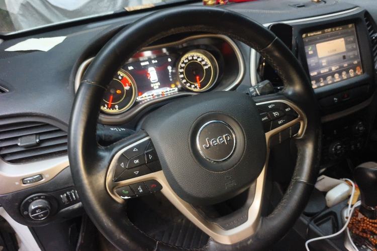 Used Jeep Cherokee 2016 2.0L Superior Edition
