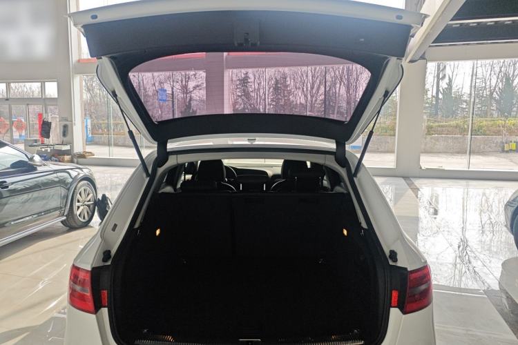 Used Audi A4 2014 40 TFSI allroad quattro plus version Trunk