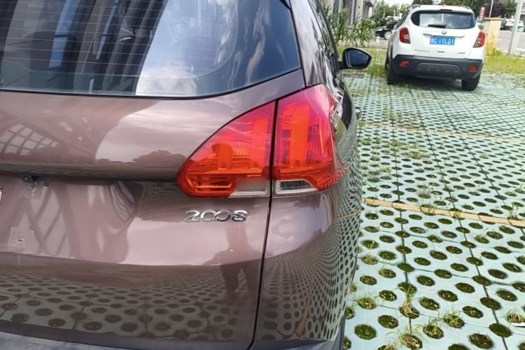 Ojetý Peugeot 2008 2014 1.6L Automatic Trend Edition