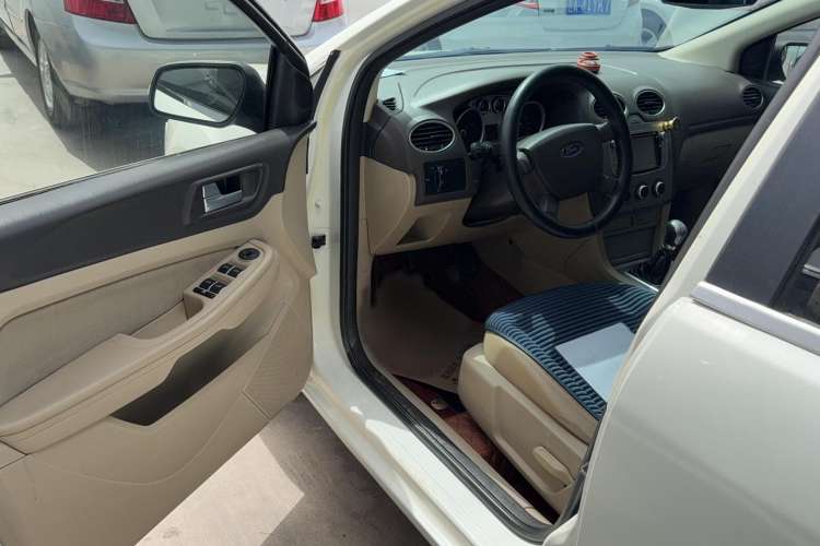 Used Ford Focus 2013 Sedan Classic 1.8L Manual Base Model