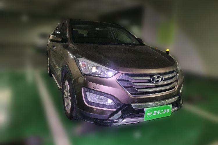 Used Hyundai Santa Fe 2013 Revised Version 2.0T Automatic All-Wheel Drive Top-Tier Trim Front Right 45 Deg