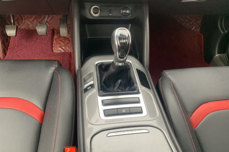 Used Changan CS55 2018 1.5T Manual Colorful Model China V Standard
