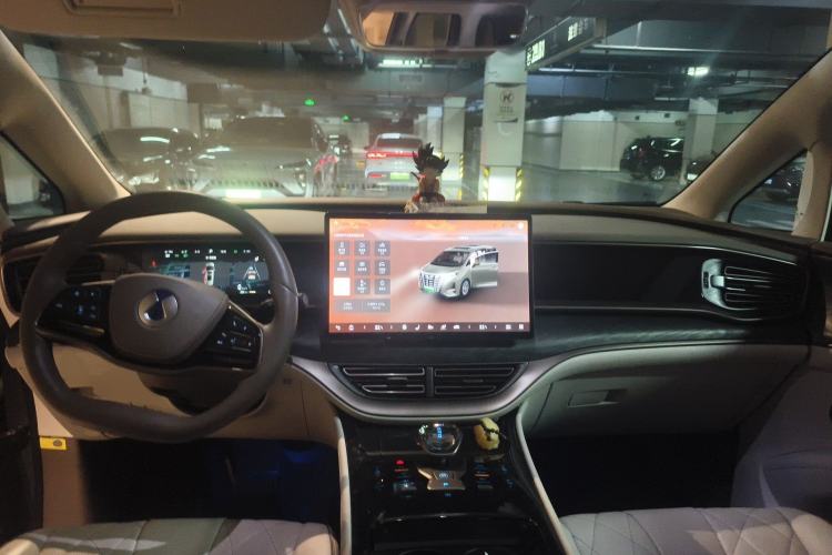 Used Denza D9 2022 DM-i 1040 Prestige Model
