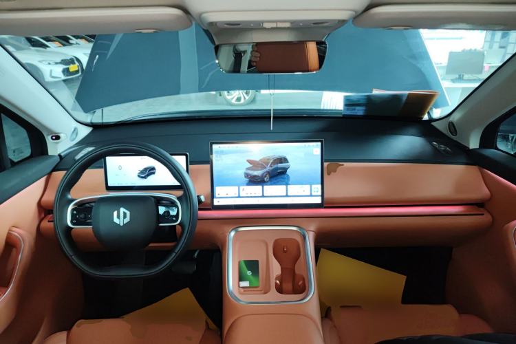 Used Leapmotor C16 2026 Extended-Range 280 LiDAR Zhizun Edition 6 Seats Center Console