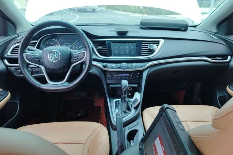 Used Buick GT 2018 18T Automatic Flagship Model Center Console