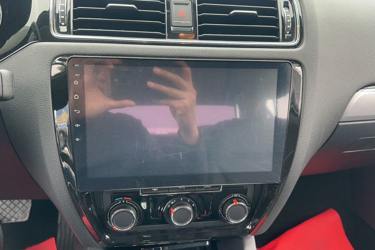 Used Volkswagen Sagitar 2018 280TSI DSG Ignite Edition Audio And AC Panel