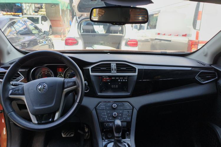 Used MG GS 2015 2.0TGI TST Four-Wheel Drive Flagship Edition Center Console