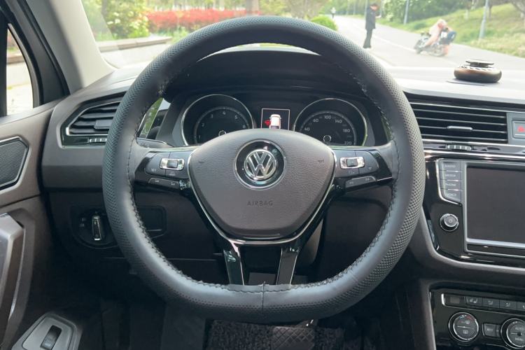 Used Volkswagen Tiguan L 2017 330TSI Automatic Two-Wheel Drive Flagship Edition Steering Wheel
