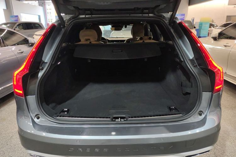 Used Volvo V90 2020 Cross Country T5 AWD Prestige Edition
