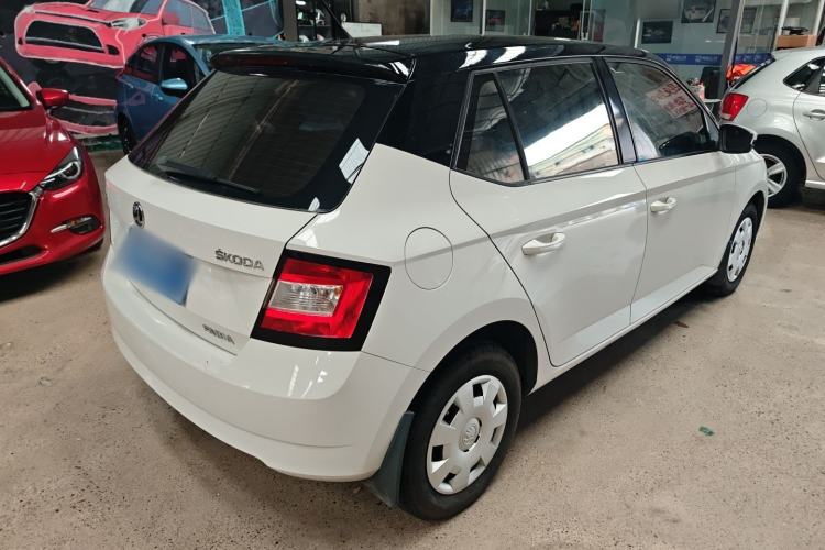 Used Skoda Fabia 2015 1.4L Manual Front-Wheel Drive Model Rear Right 45 Deg