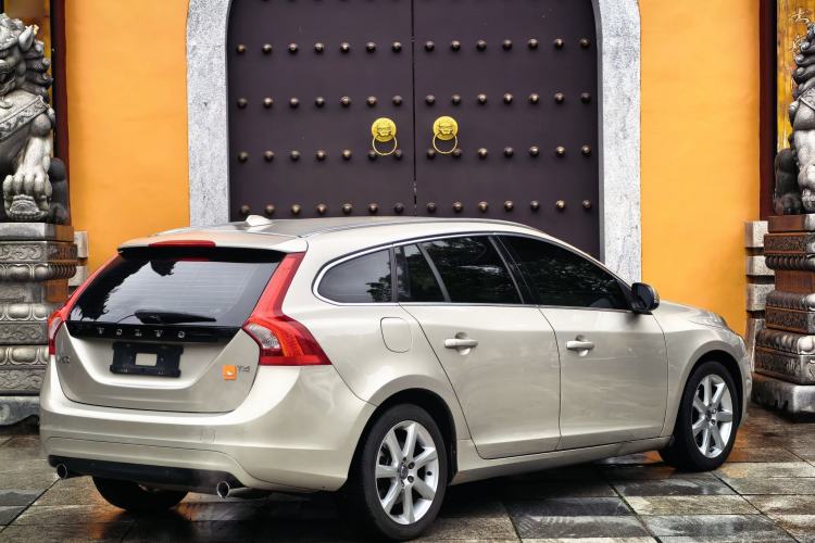 Used Volvo V60 2017 T4 Smart Edition China V Standard
