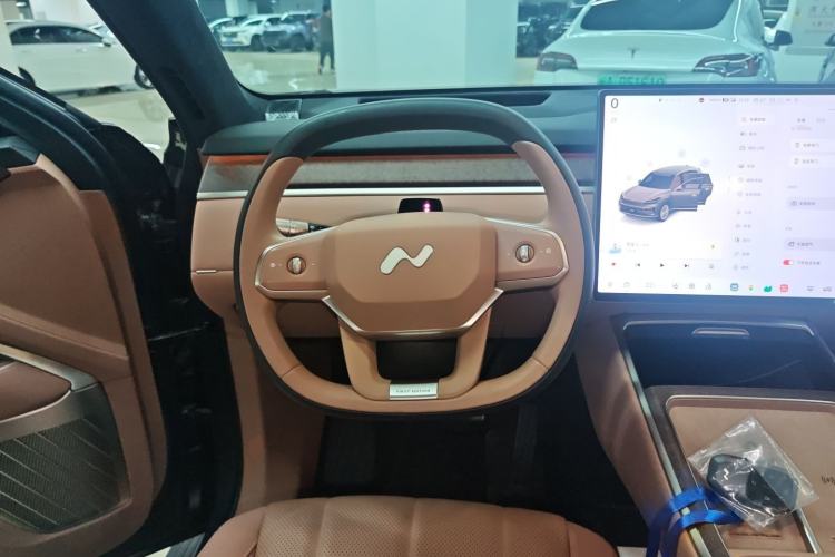 Used ONVO Luxeed L90 2025 Model—Max Six-Seater Version Steering Wheel