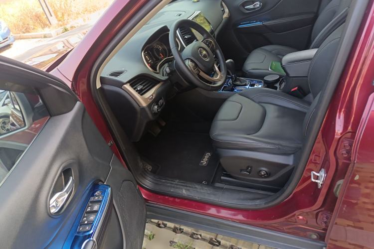 Used Jeep Cherokee 2016 2.4L Leading Edition
