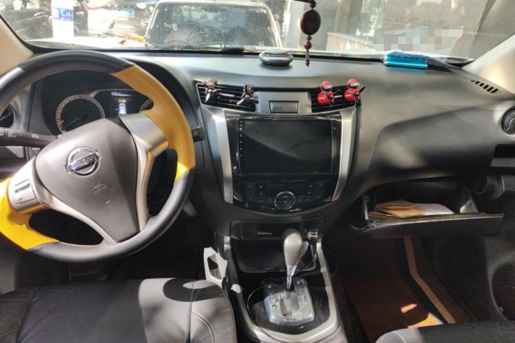 Used Nissan Terra 2018 2.5L Automatic 2WD Luxury Edition Center Console