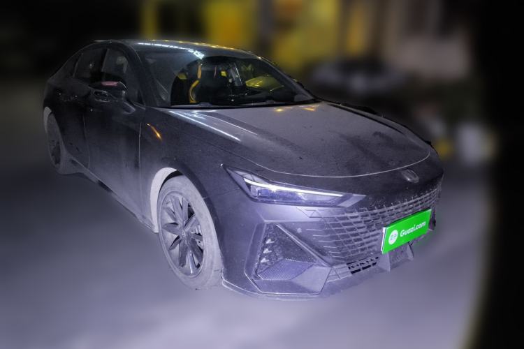 Used CHANGAN UNI-V 2022 1.5T Prestige Version Front Right 45 Deg