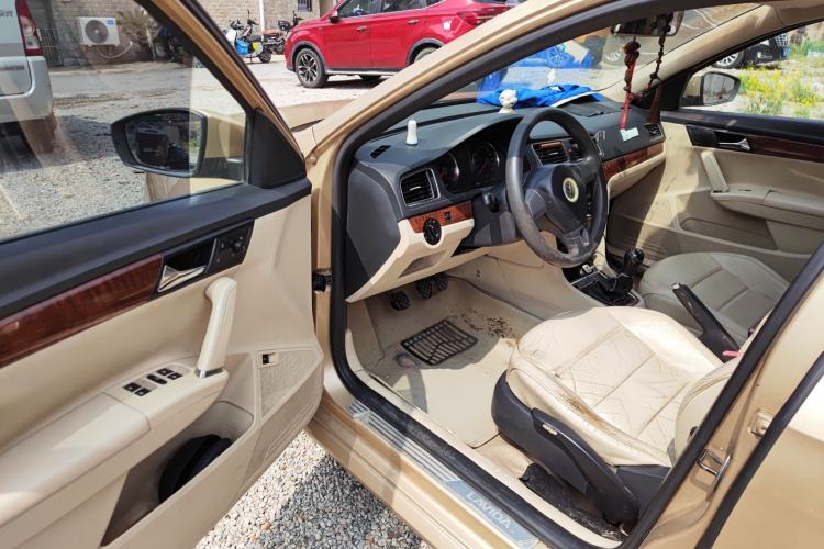 Used Volkswagen Lavida 2013 1.6L Manual Comfort Edition