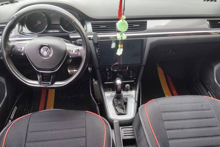 Used Volkswagen C-TREK 2018 1.5L Automatic Comfort Model Center Console