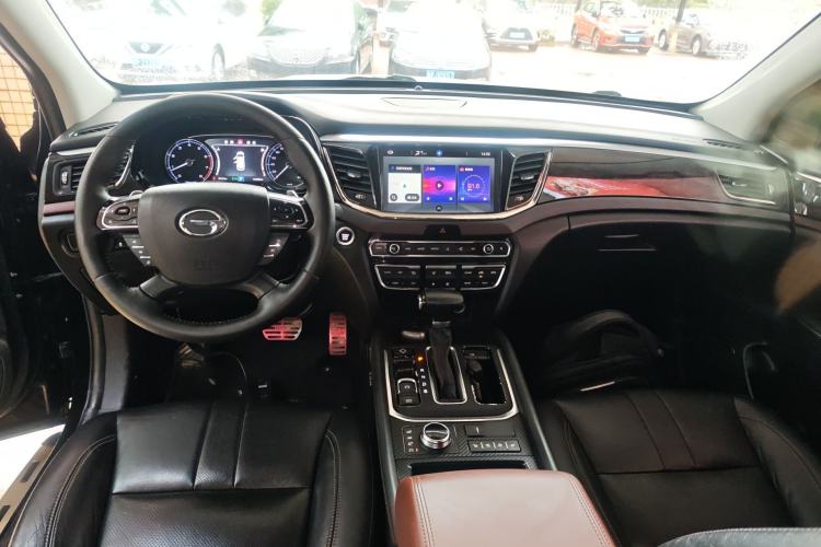 Used GAC Trumpchi GS8 2017 320T Four-Wheel Drive Luxury Smart Connectivity Version (7 Seats) Center Console