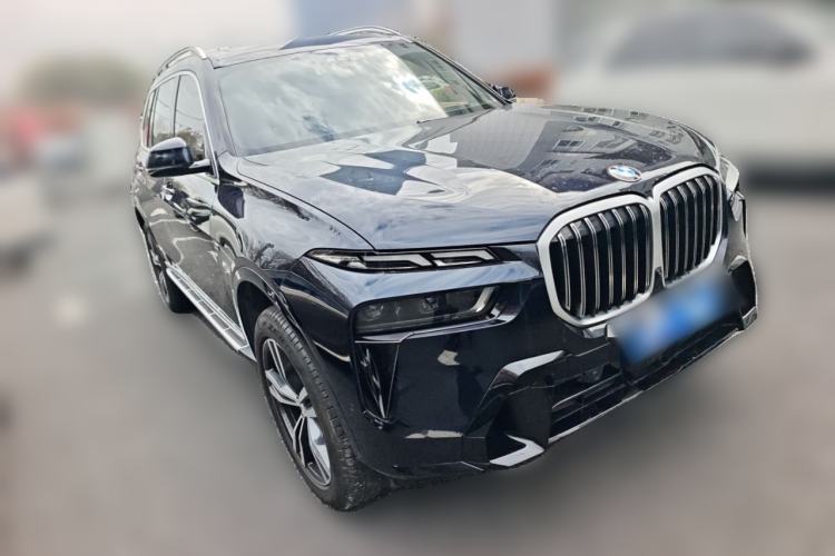 Used BMW X7 2023 xDrive40i Luxury Package with Leading Features Front Right 45 Deg