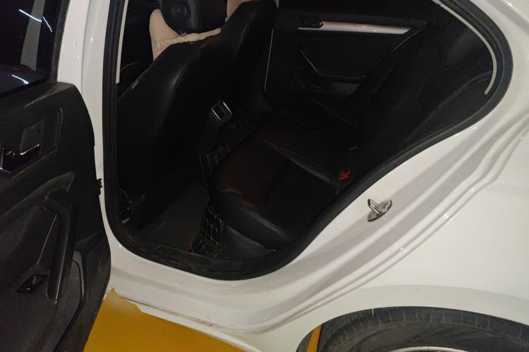 Used Volkswagen Lamando 2015 230TSI Manual Trend Edition
