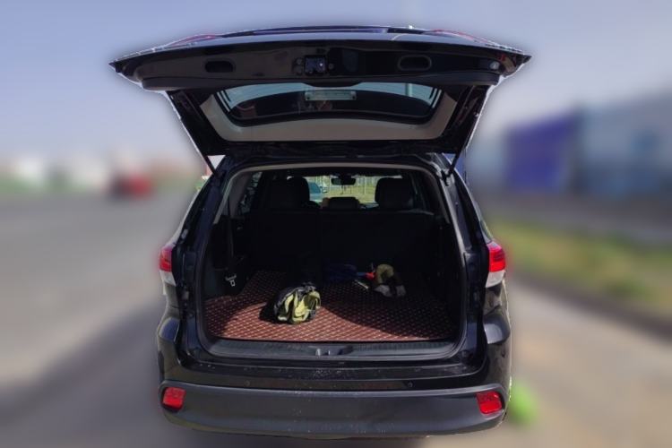 Used Toyota Highlander 2018 2.0T Two-Wheel-Drive Luxury Edition 7 Seats Emission Standard China V
