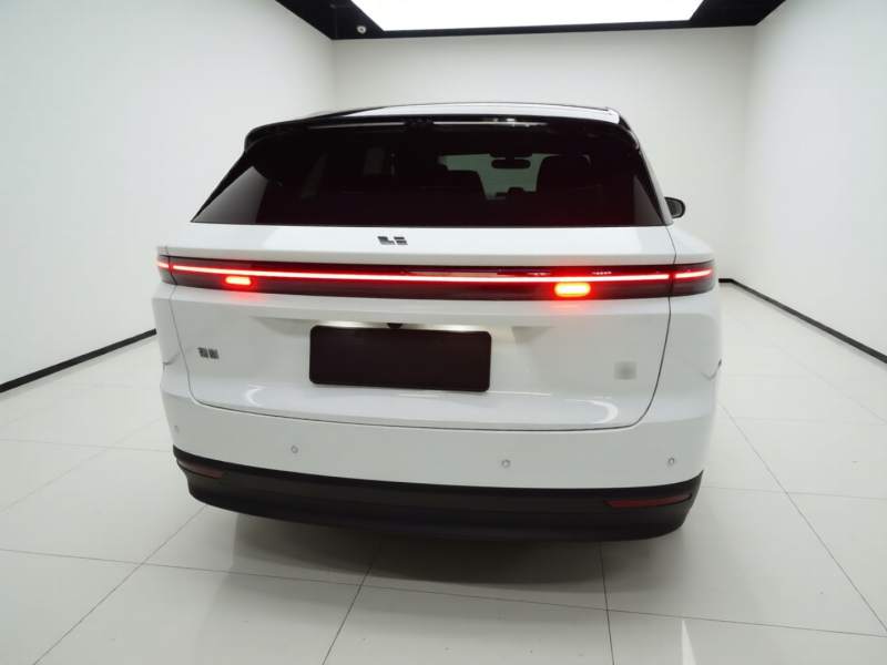Used Li Auto i6 2025 Model Four-Wheel-Drive Standard Type — 5