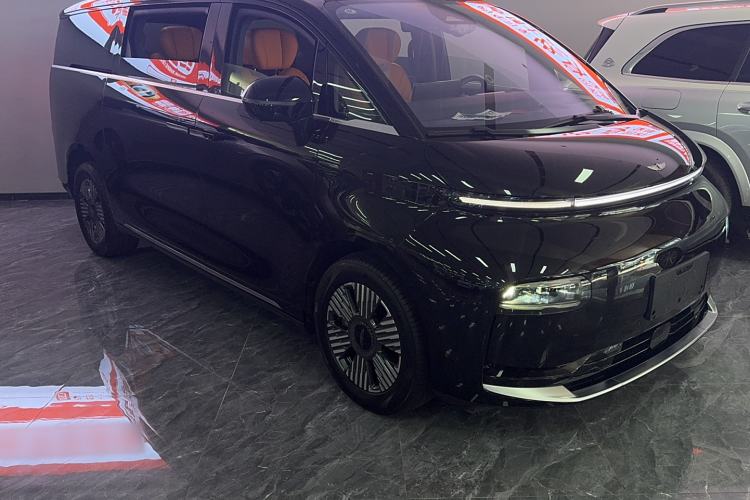 Used Geely Galaxy LEVC L380 2024 140-Degree 6-Seater All-Wheel-Drive Ultra