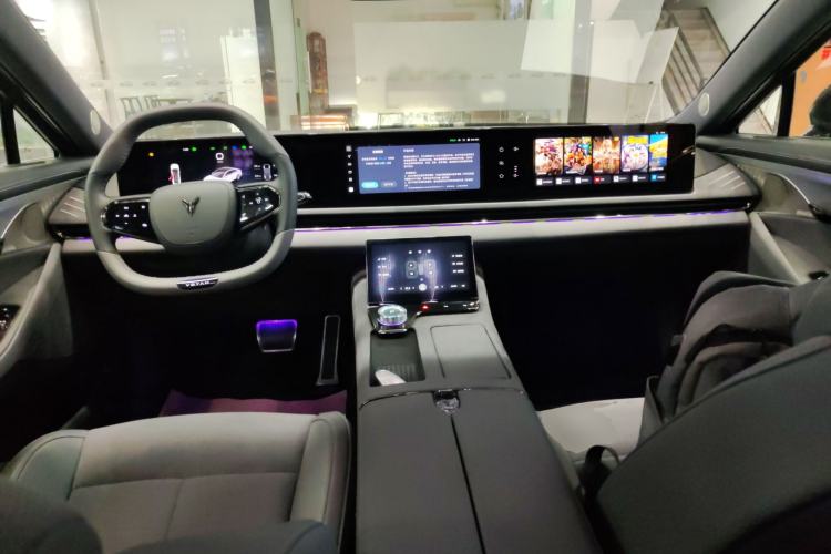 Used VOYAH PASSION 2024 PHEV Four-Wheel Drive Ultra-Long Range Flagship Model
