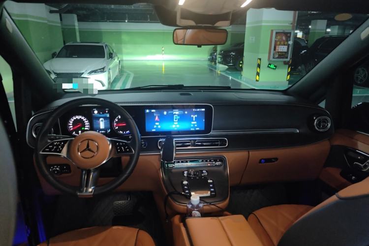 Used Mercedes-Benz Vito 2024 2.0T Business Version 7 Seats Center Console