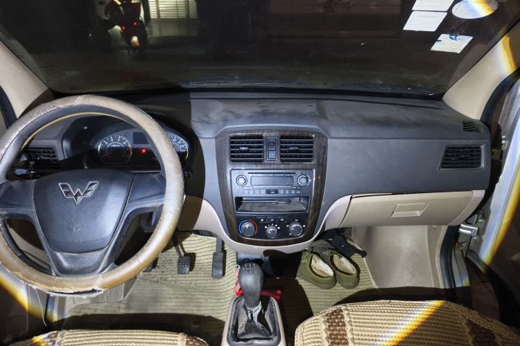 Used Wuling Rongguang 2014 1.5L S Standard Version