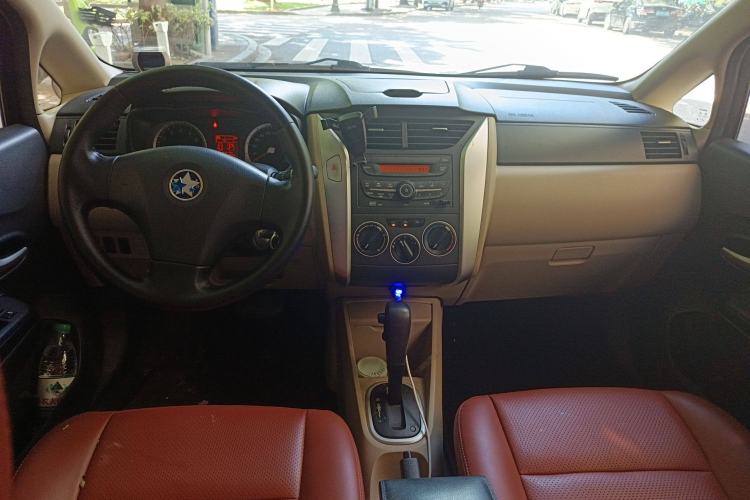 Used Venucia R50 2013 1.6L Automatic Fashion Edition
