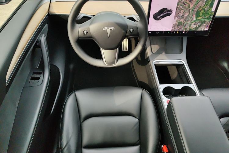Used Tesla Model Y 2021 Long-Range All-Wheel-Drive Version Steering Wheel